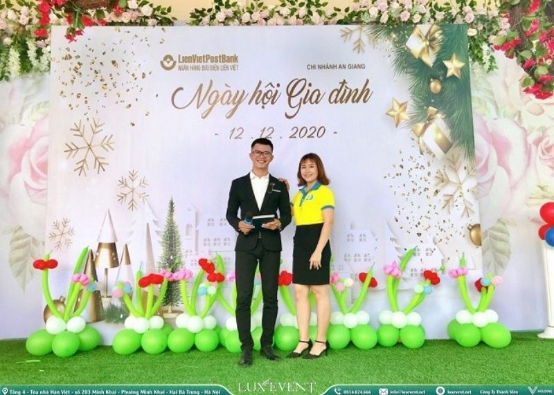 Mẫu backdrop theo chủ đề và slogan 