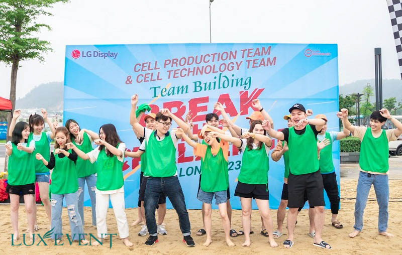 Mẫu backdrop team building - Break the Challenge