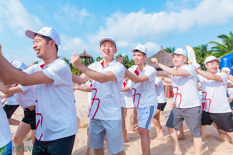 Đại điểm tổ chức Team building Quảng Ninh - Bãi biển Tuần Châu 