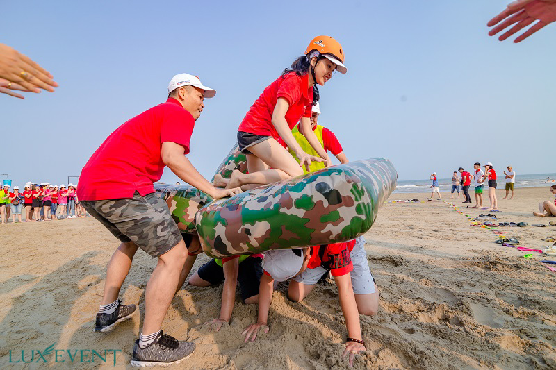 Trò chơi team building Quảng Ninh - Tiến tới mục tiêu