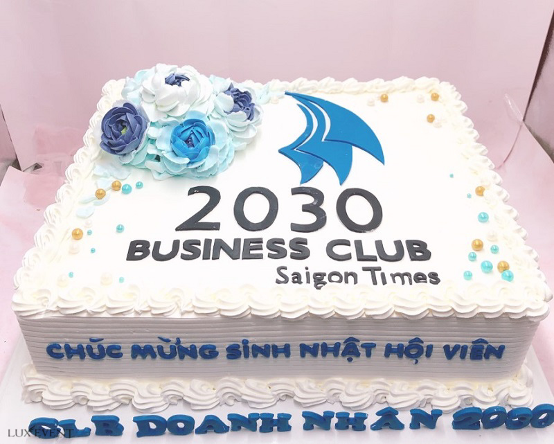 Mẫu bánh sinh nhật đơn giản với logo công ty 