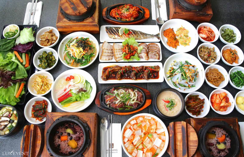 Thực khách có thể thưởng thức những món ăn truyền thống của đất nước từ xa xưa