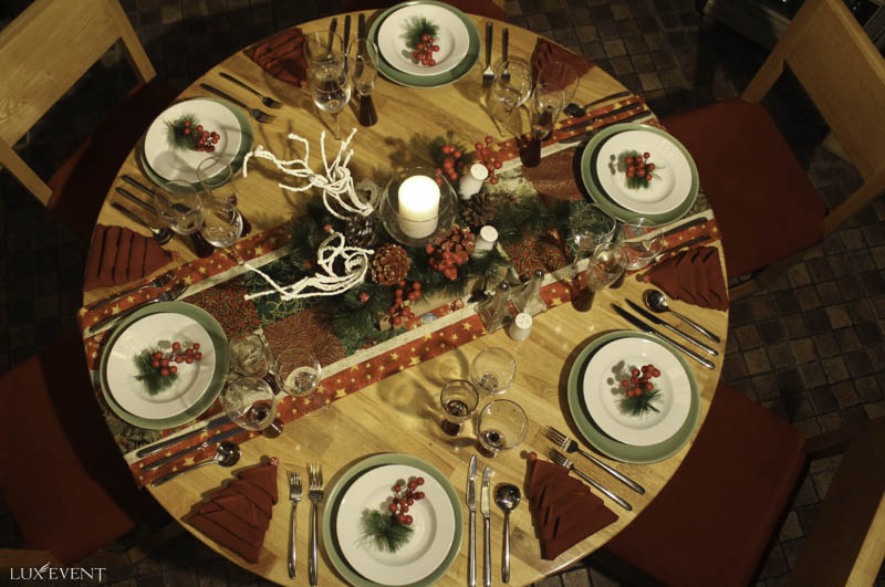 Trang trí bàn tiệc Giáng sinh - Kết hợp sử dụng nến trắng