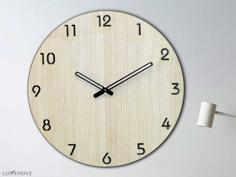 Đồng hồ treo tường là món quà vừa trang trí văn phòng vừa là ý nghĩa thời gian