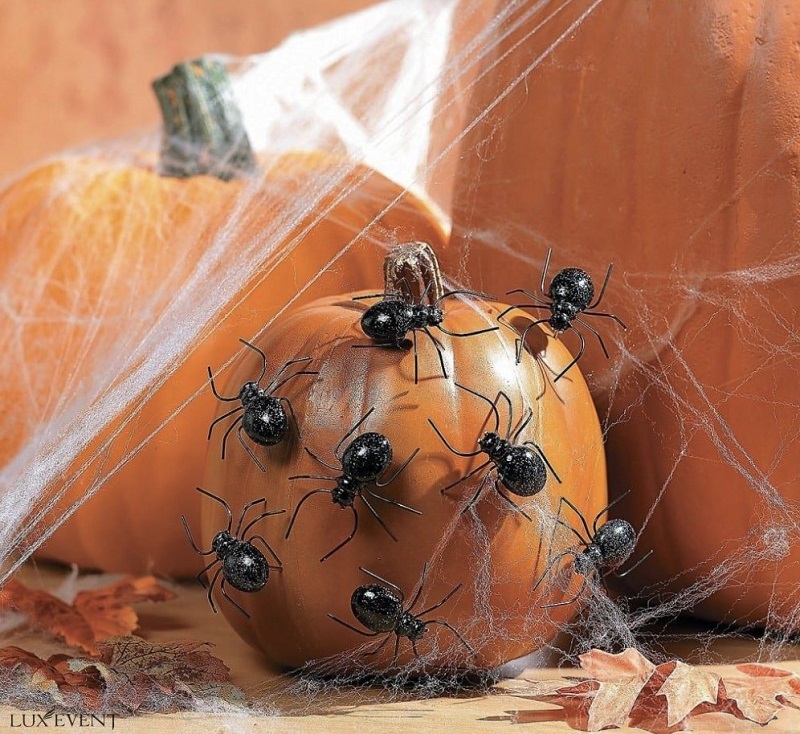 Trang trí halloween - Làm mạng nhện