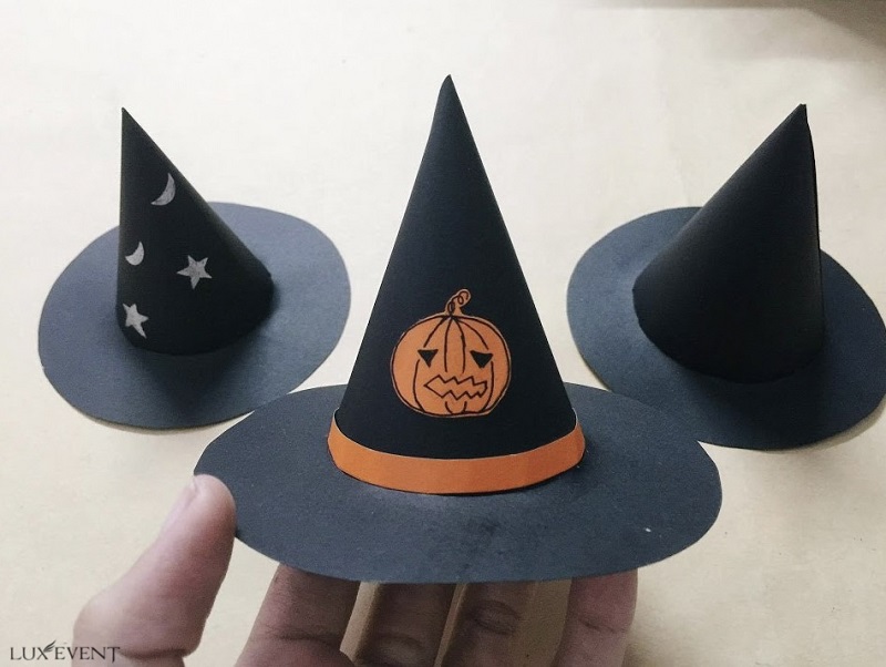 Trang trí Halloween bằng giấy hình mũ phù thủy