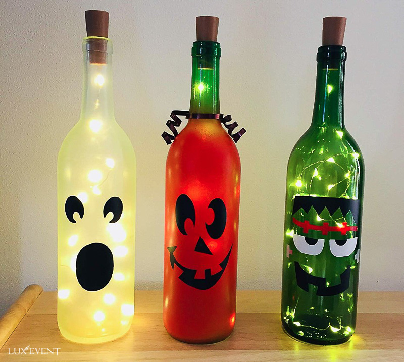 Trang trí Halloween bằng chai nước hoặc bình nước